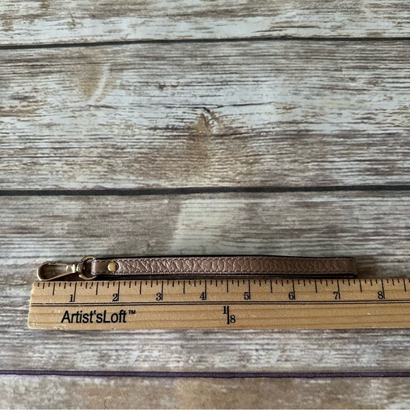 Michael Kors Wristlet Strap Gold Metal Hardware Taupe Beige Leather - Picture 2 of 6